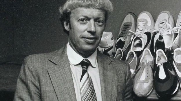 "G&atilde; nghiện gi&agrave;y" Phil Knight l&agrave; một cựu sinh vi&ecirc;n ưu t&uacute; tại Stanford
